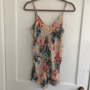 Billabong romper size Medium